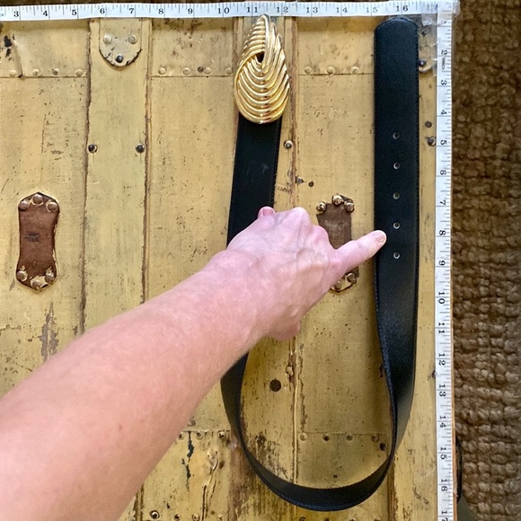 VINTAGE R&R BLACK LEATHER BELT GOLD HARDWARE BUCKLE LEATHER BELT S - Picture 3 of 16